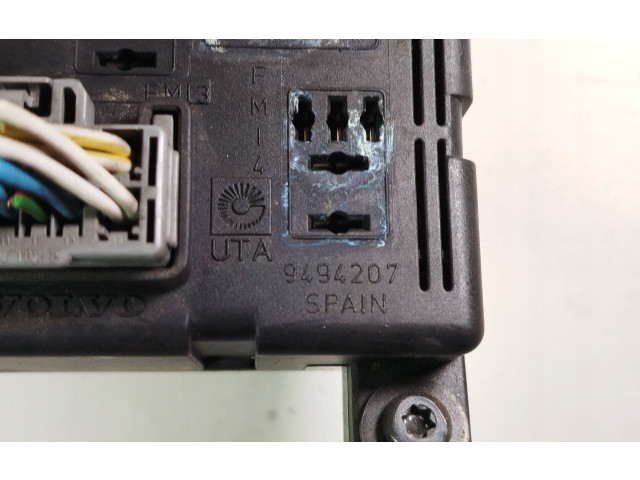 Блок предохранителей    9494207518323001, 518323001   Volvo V70
