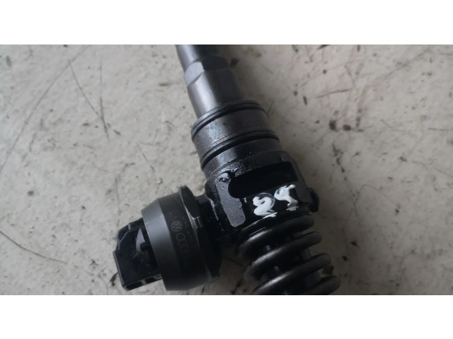 Vstřikovač 038130073BH Audi A4 S4 B7 8E 8H pro naftový motor 1.9