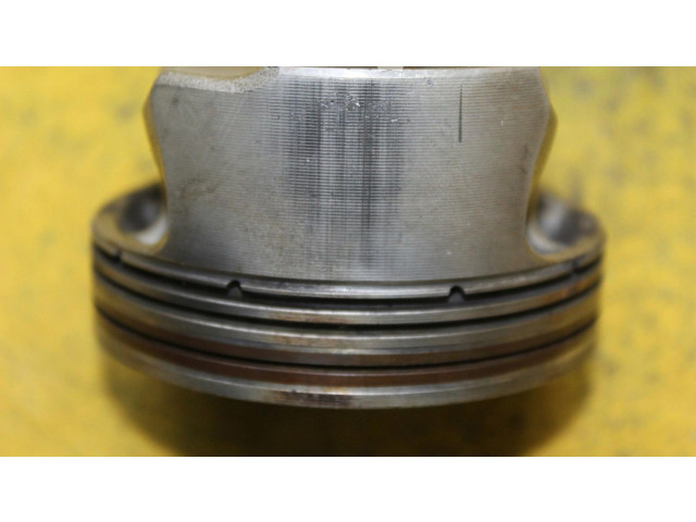 Píst 07L107103R   Audi A8 S8 D3 4E     