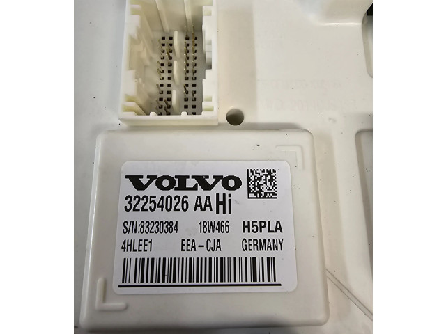 Pojistková skříňka Řídící jednotka BSM 32254026 Volvo V60 2020