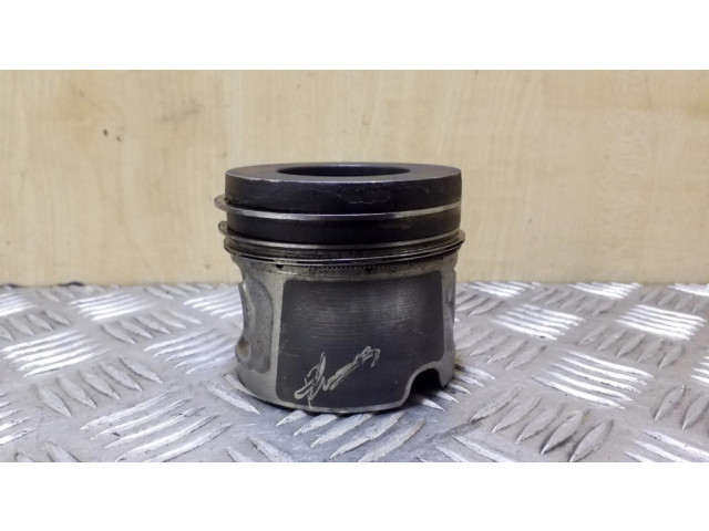 Píst 0840ZU BMW 5 F10 F11 pro naftový motor 2.0