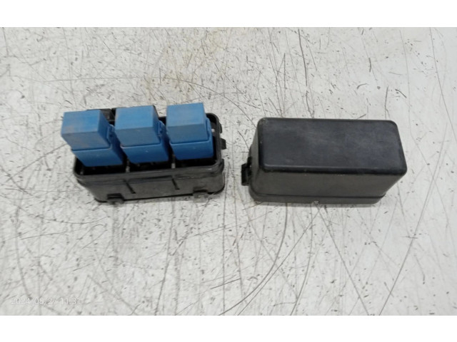 Pojistková skříňka 64200049 Nissan Navara 2011