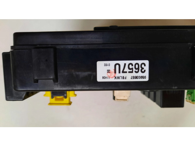 Pojistková skříňka 95903657 Chevrolet Captiva 2012