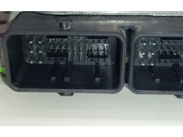 Масляный насос  K4M R8 (81KW) 237100132R  Renault Megane III 