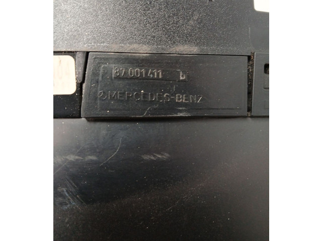 Přístrojová deska Mercedes-Benz C W203 2002 87001411B