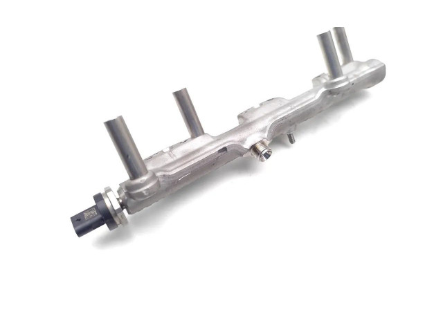 Топливная рампа 8665631, DE14018510   Mini Cooper Countryman F60   для двигателя B38A15A;B38A15F