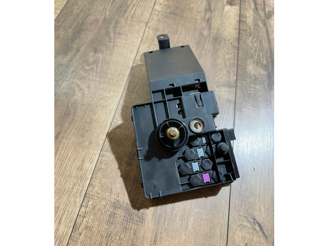 Pojistková skříňka 2115461141, 211546 Mercedes-Benz CLS C219 2005