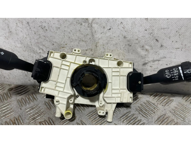 Мултифункционный включатель управления / ручка