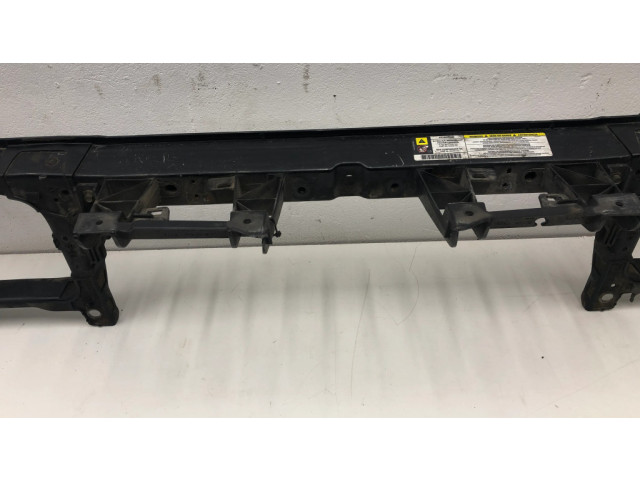 Верхняя часть панели радиаторов (телевизора)