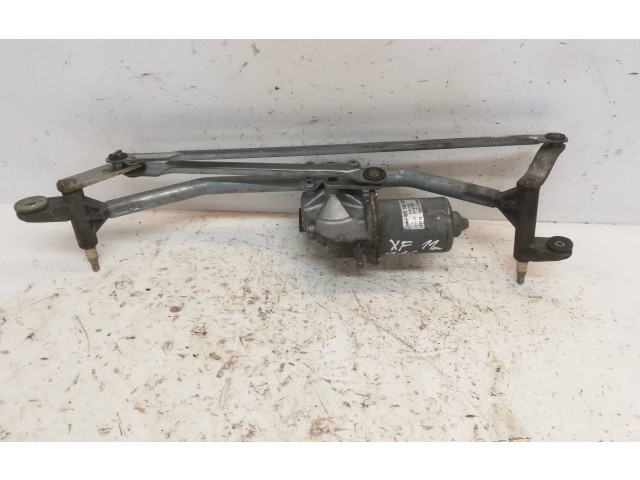 Моторчик дворников 8X2317500AD Jaguar XF