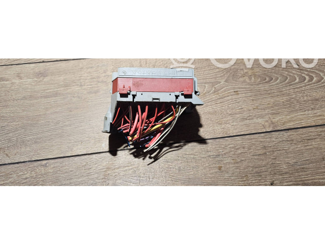 Блок предохранителей 9162439 Volvo S60