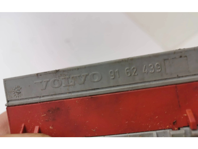 Блок предохранителей  9162439   Volvo V70    