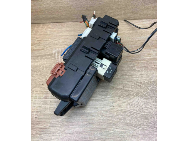 Блок предохранителей MR318828, MB953355   Mitsubishi Carisma    