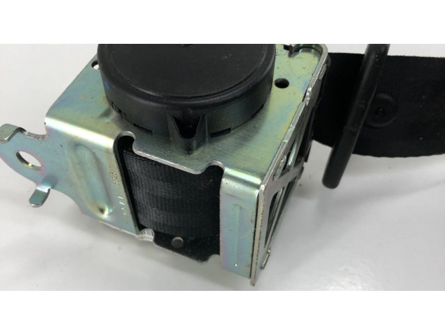 Задний ремень безопасности