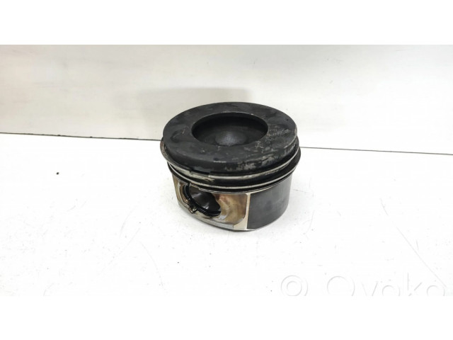 Píst BMW 5 F10 F11 pro naftový motor 3.0 N57D30A