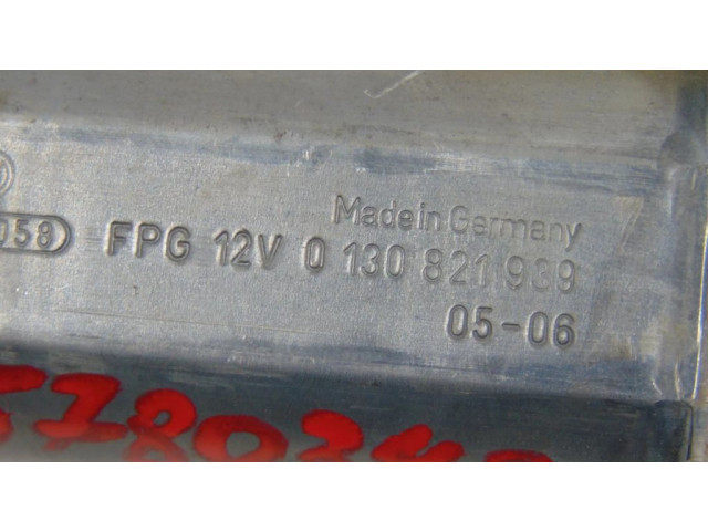 Передний двигатель механизма для подъема окон