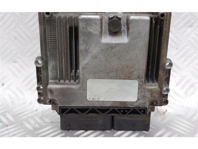 Блок управления двигателем Блок управления 32255068 Volvo XC40