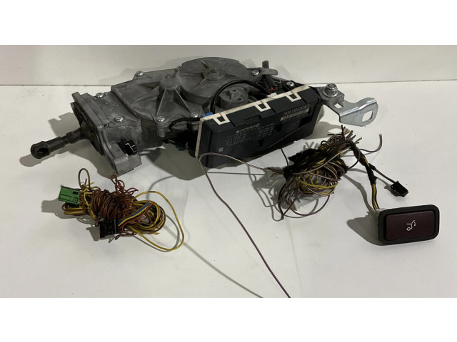 Притягиватель задней крышки