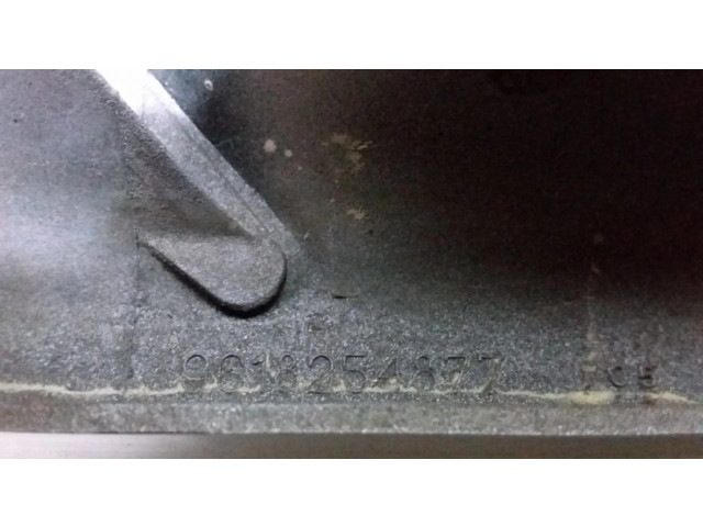 Верхняя решётка Citroen Berlingo 1996-2002 года 9618254877