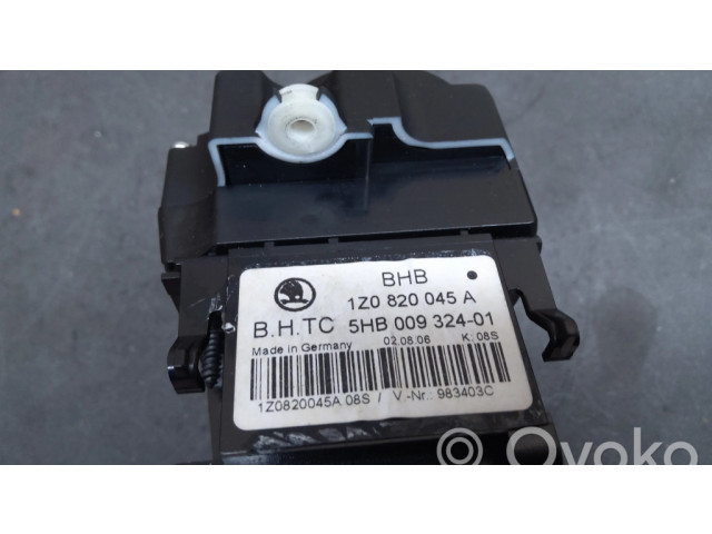 Блок управления климат-контролем 1Z0820045A, 5HB00932401 Skoda Octavia Mk2 (1Z)