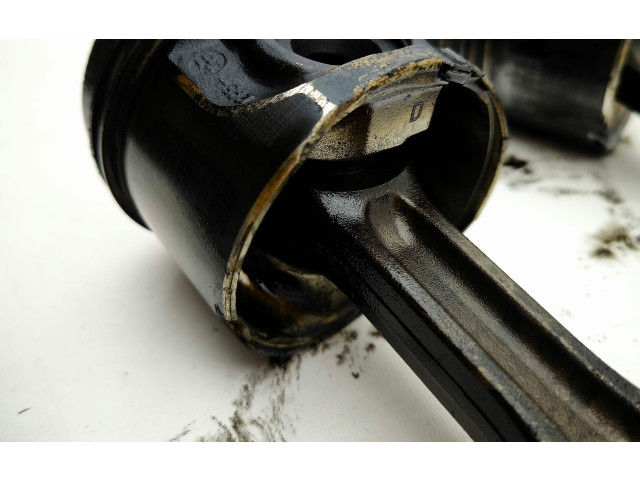  Поршень с шатуном 204DTD   Jaguar XE  