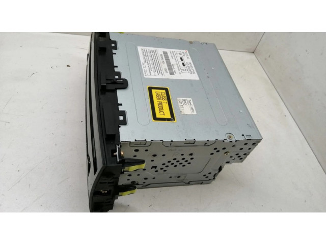 Радио/ проигрыватель CD/DVD / навигация