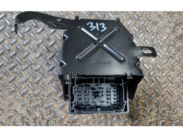 Pojistková skříňka 15093837, 15738847 Cadillac Escalade 2007