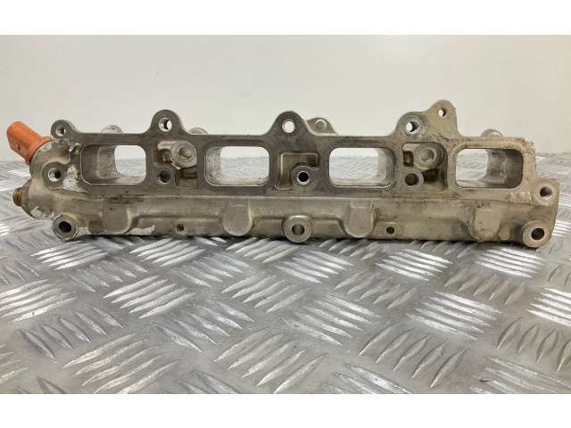 Топливная рампа 06J906051D Audi A1 для двигателя CAXA