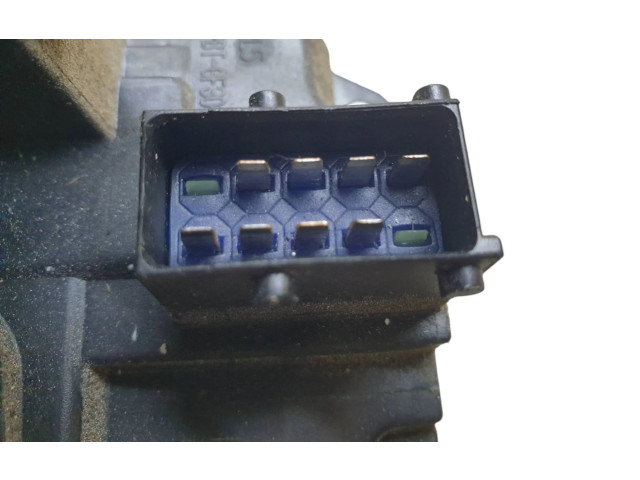 Замок багажника 8200282303, 93851809    Renault Trafic II (X83) 2002 - 2014 года