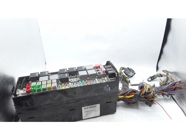 Блок предохранителей 490000070, 93065418   Ford Focus    