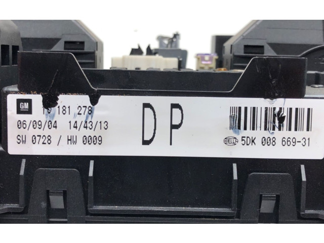   Pojistková skříňka 13181278DP   Opel Astra H 2004