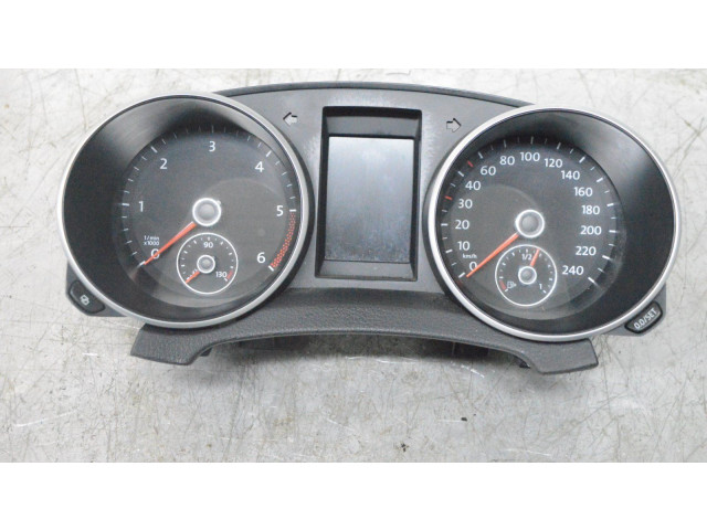 Панель приборов Volkswagen Golf VI
