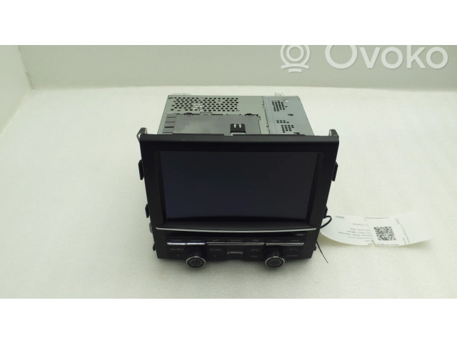 Радио/ проигрыватель CD/DVD / навигация