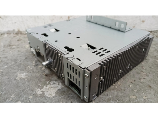 Радио/ проигрыватель CD/DVD / навигация