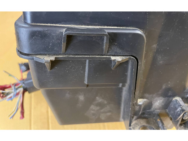 Блок предохранителей 243809584r Dacia Dokker