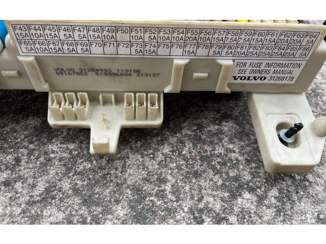 Блок предохранителей 31268178, 31268178 Volvo C70