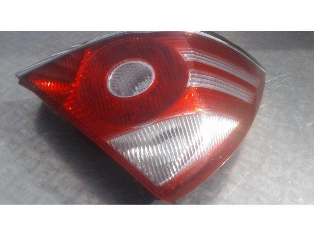 Задний фонарь левый сзади 6S7113405A Ford Mondeo Mk III 2000-2007 года