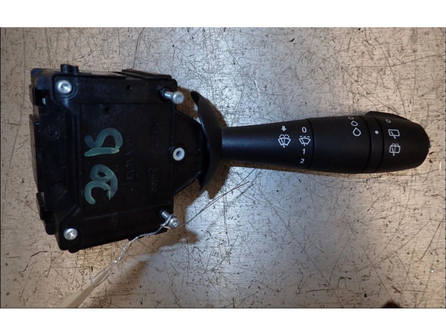 Ручка стеклоочистителей 8201168013   Renault Clio IV