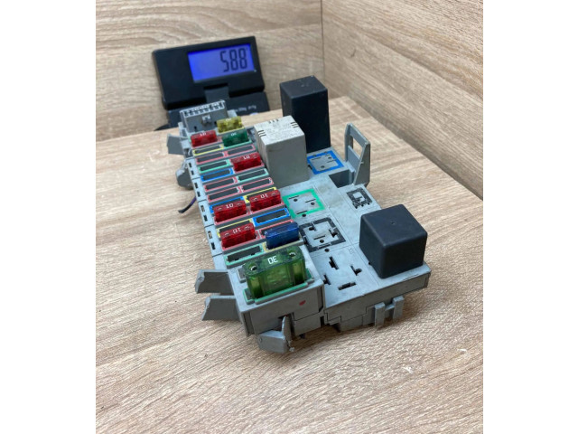 Pojistková skříňka 90464777, 091448292 Opel Corsa B 1993