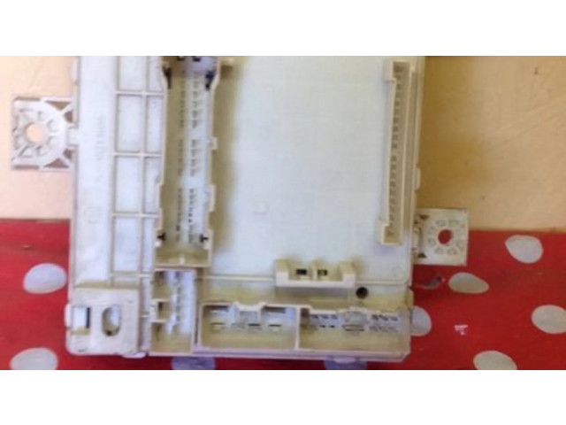 Блок предохранителей MN108319 Mitsubishi Colt