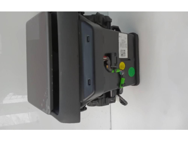 Дисплей    P1740220c   Tesla Model 3