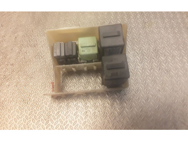 Pojistková skříňka 8369811 BMW 7 E38 1998