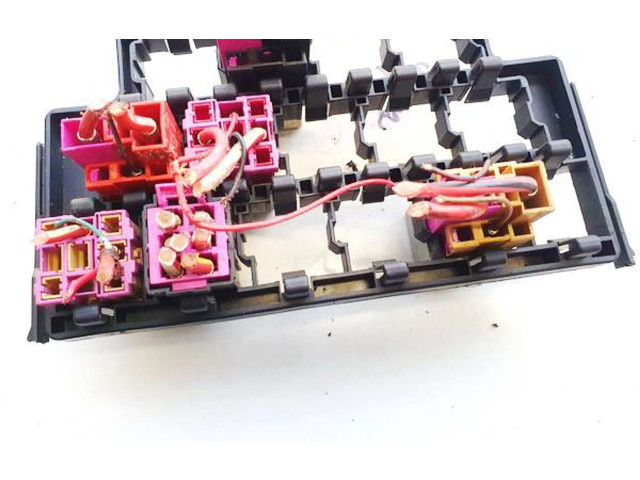 Блок предохранителей  6q0972595a   Volkswagen Polo    