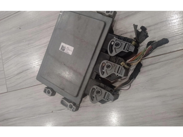 Блок управления двигателем Блок управления S120200113A Renault Twingo II