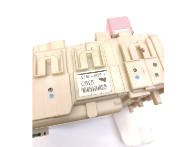 Pojistková skříňka 8273005680, 51461H20 Toyota Avensis T270 2011