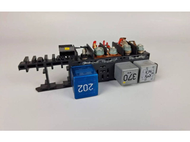 Блок предохранителей  8L0941822A   Audi A6 S6 C5 4B    