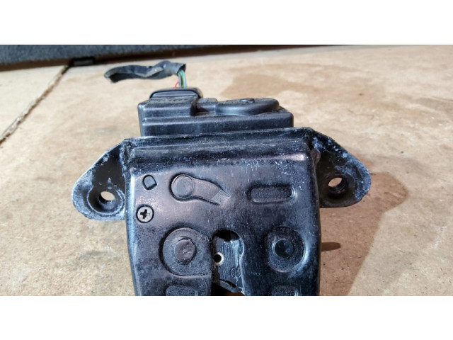 Замок задней крышки