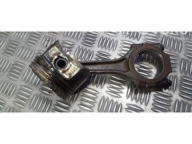 Píst    Alfa Romeo 156  pro benzínový motor 1.8  