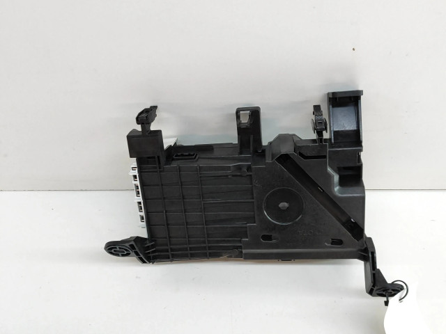 Дисплей    8310847040, 766468270   Toyota Prius+ (ZVW40)