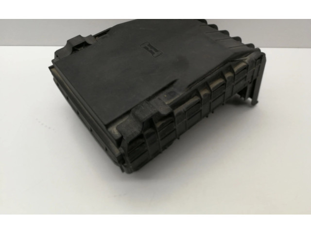 Блок предохранителей  1K0937125D   Volkswagen Caddy    